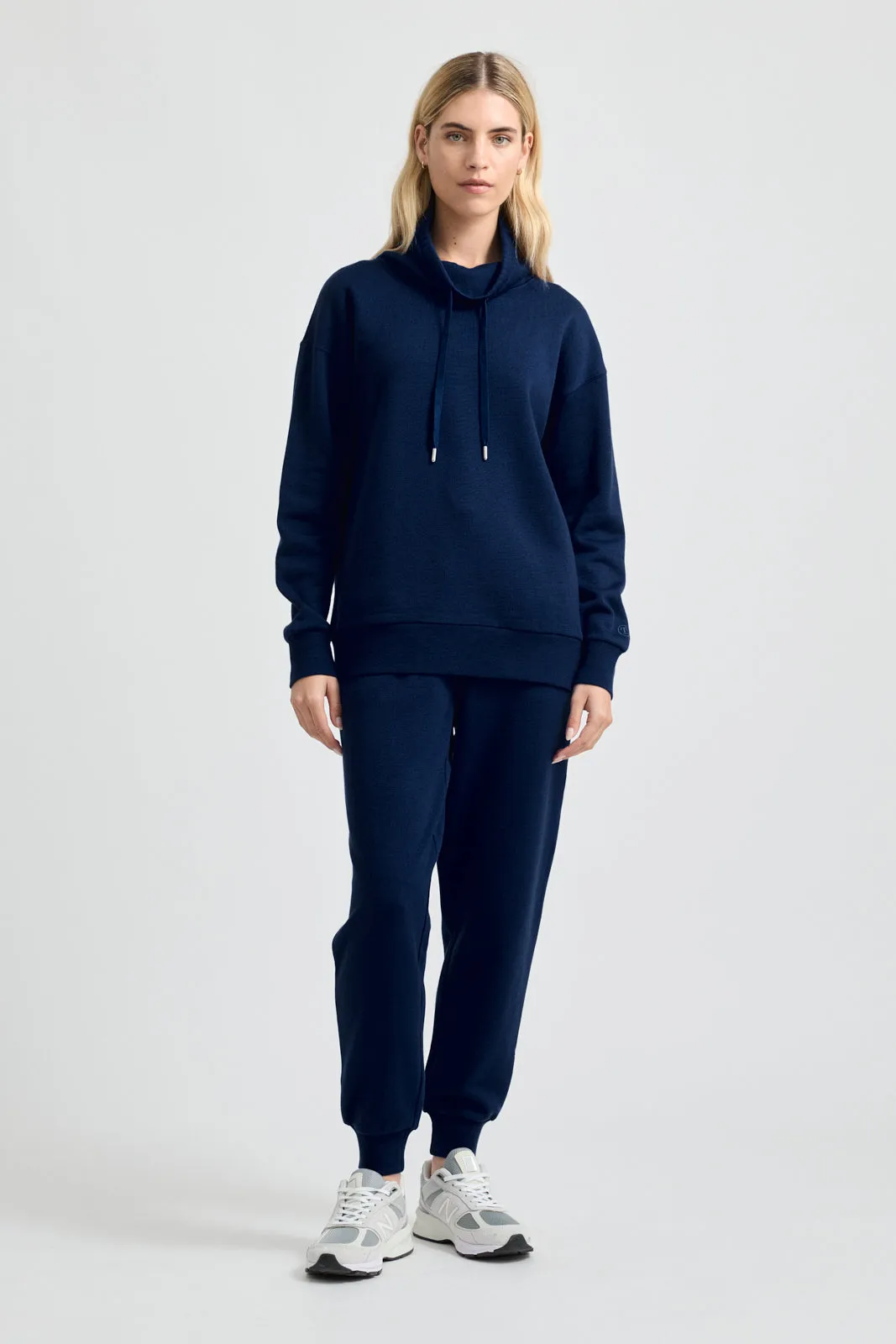 LOUNGE FUNNEL NECK