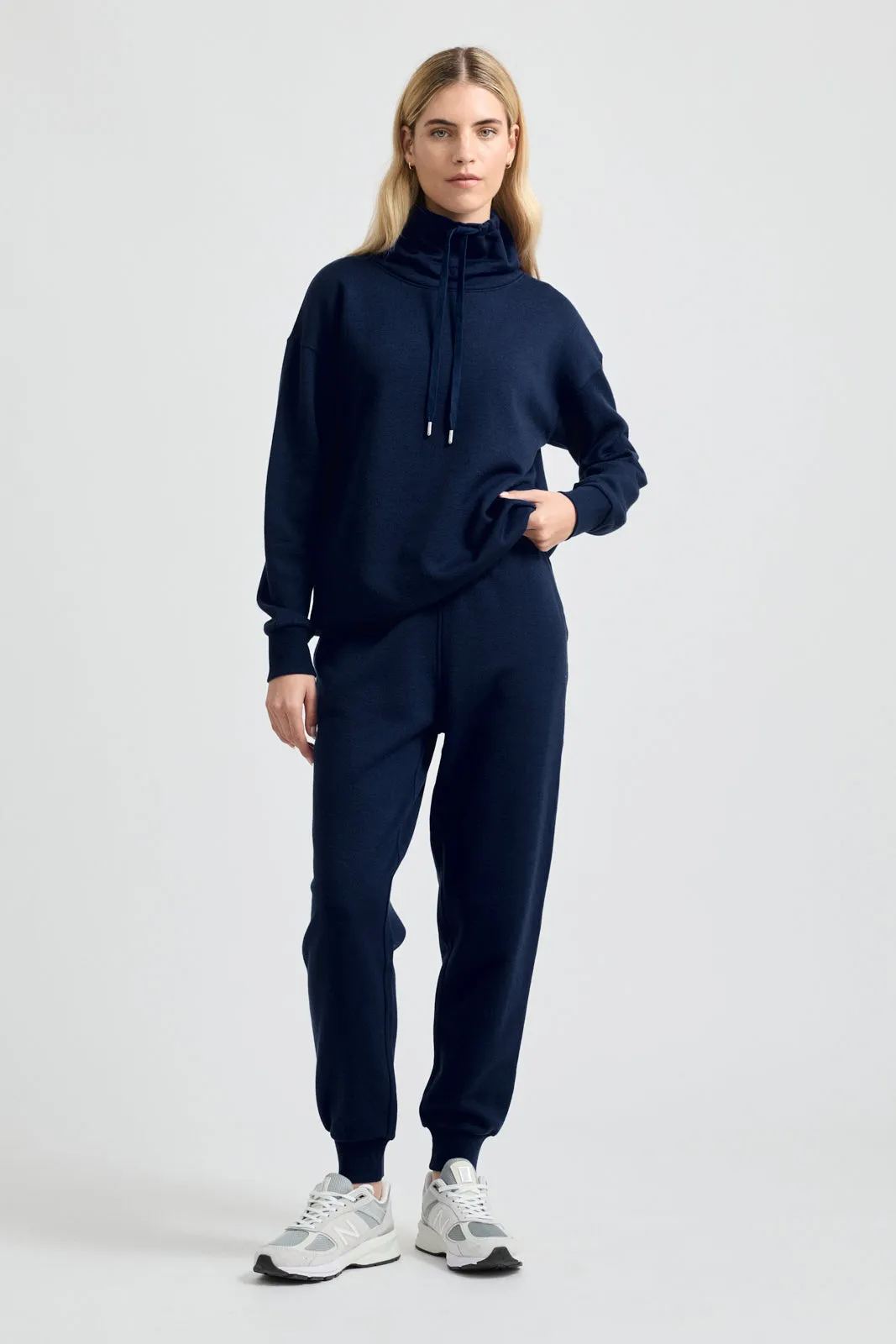 LOUNGE FUNNEL NECK