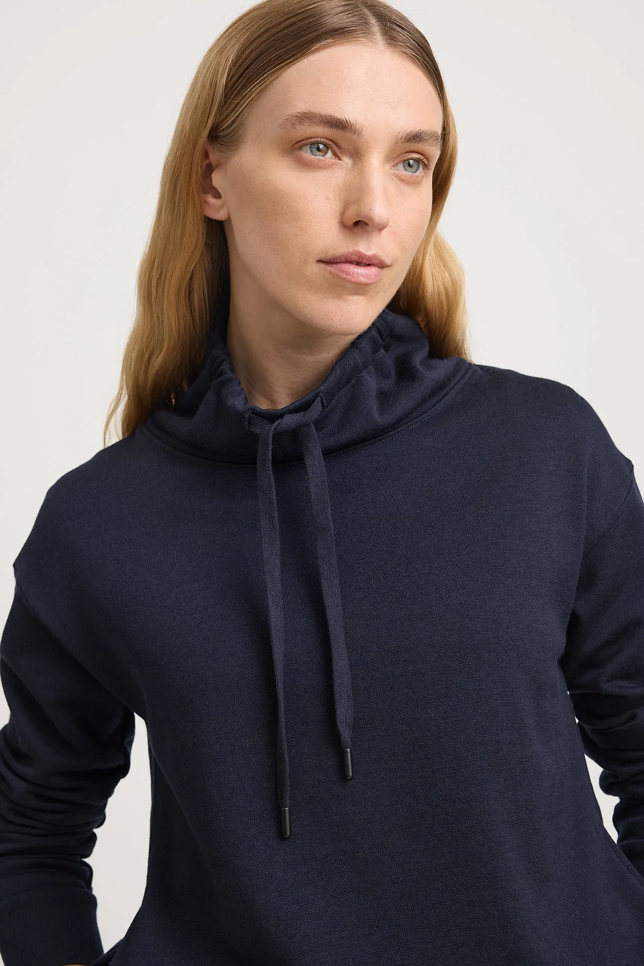 LOUNGE FUNNEL NECK