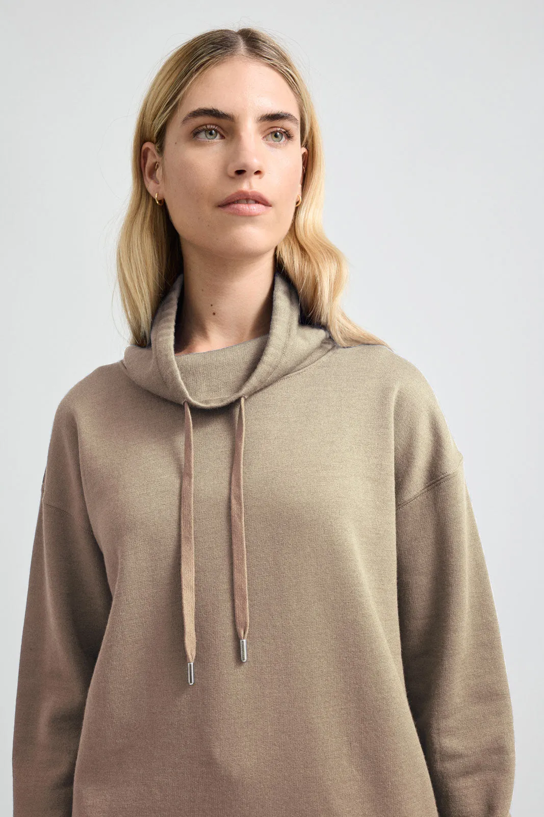 LOUNGE FUNNEL NECK