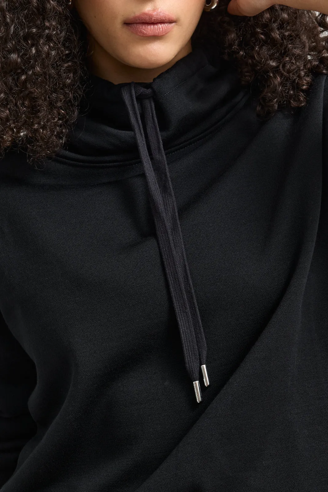 LOUNGE FUNNEL NECK