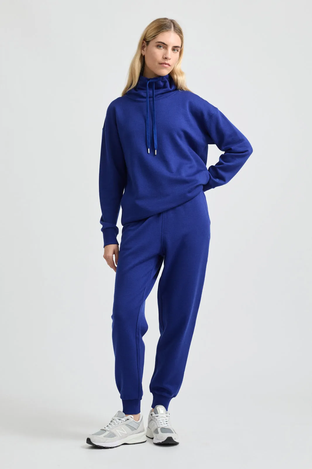 LOUNGE FUNNEL NECK