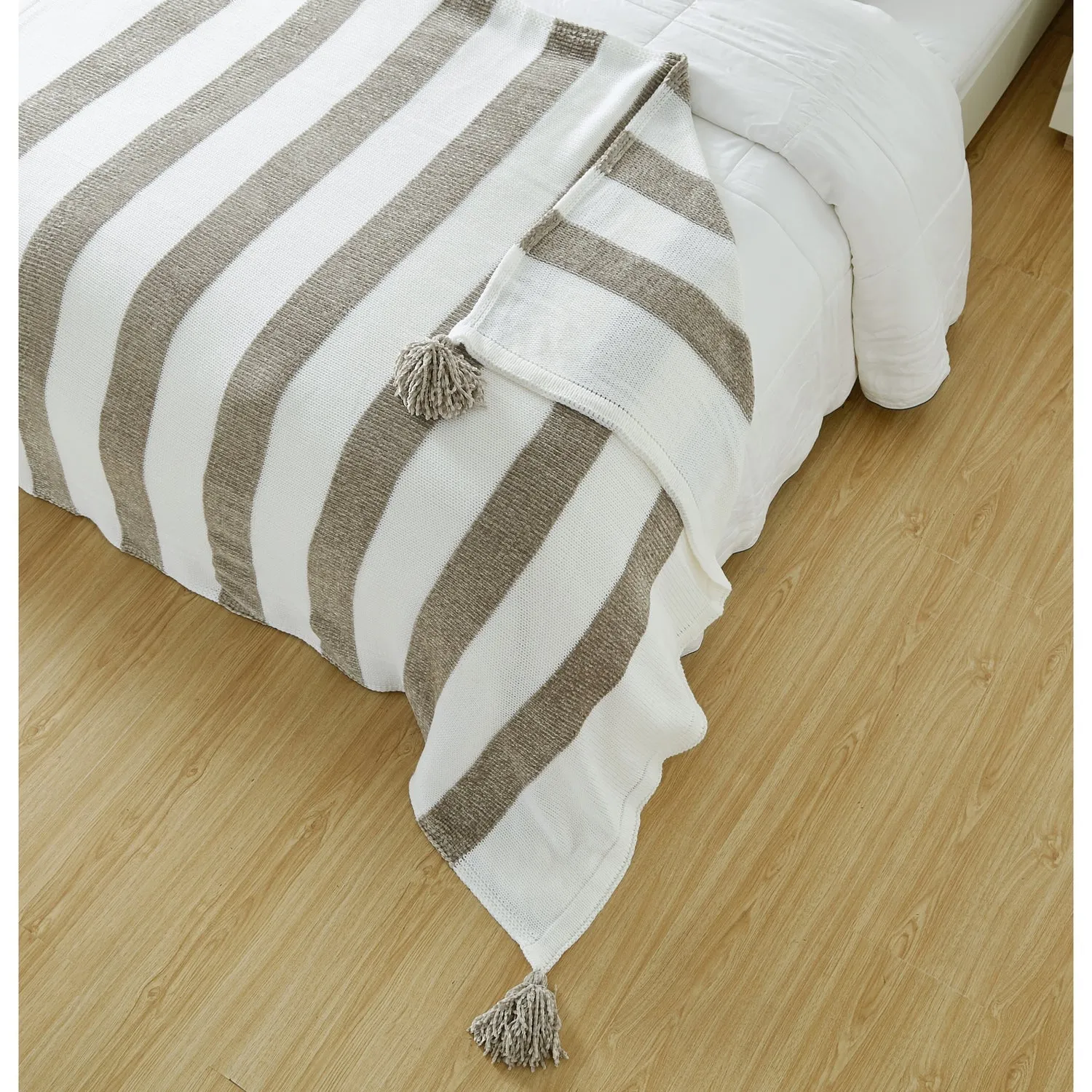 Mara 4 Corner Tassel Throw