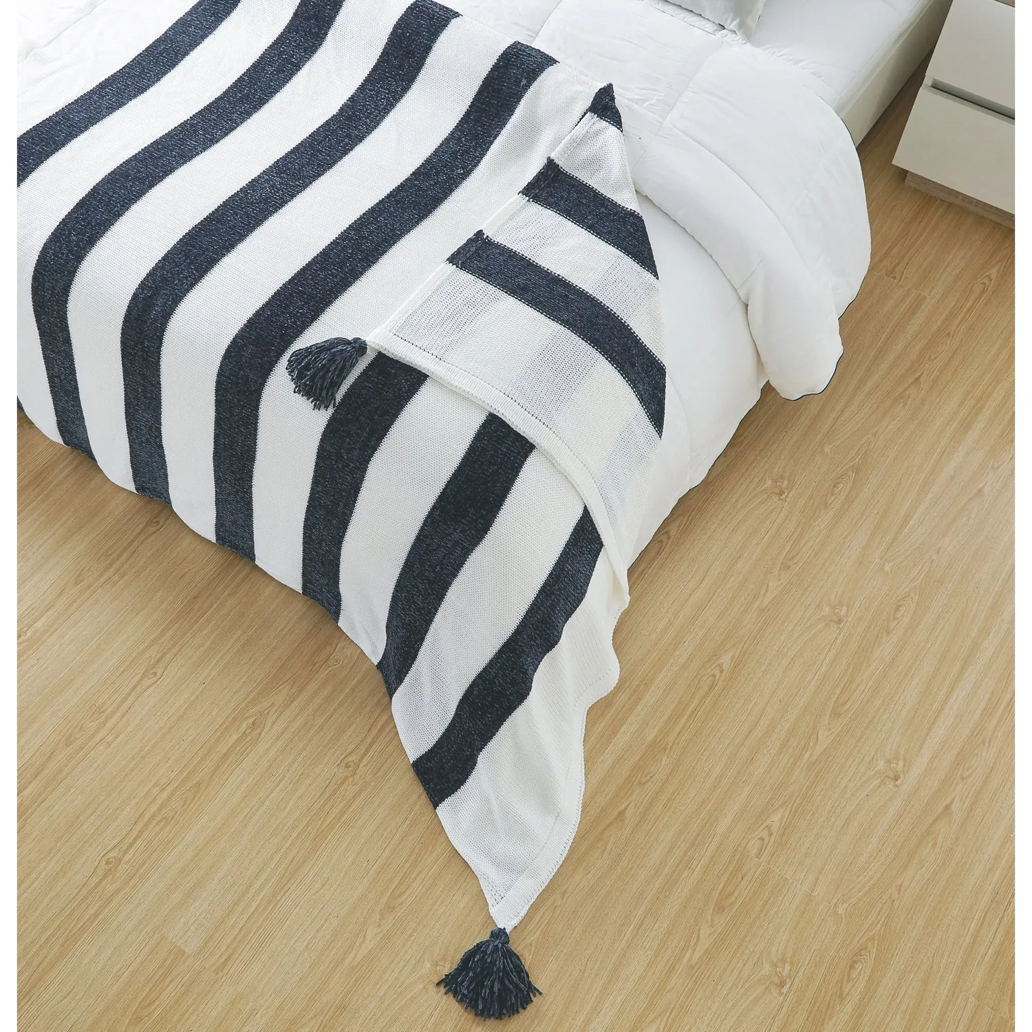 Mara 4 Corner Tassel Throw