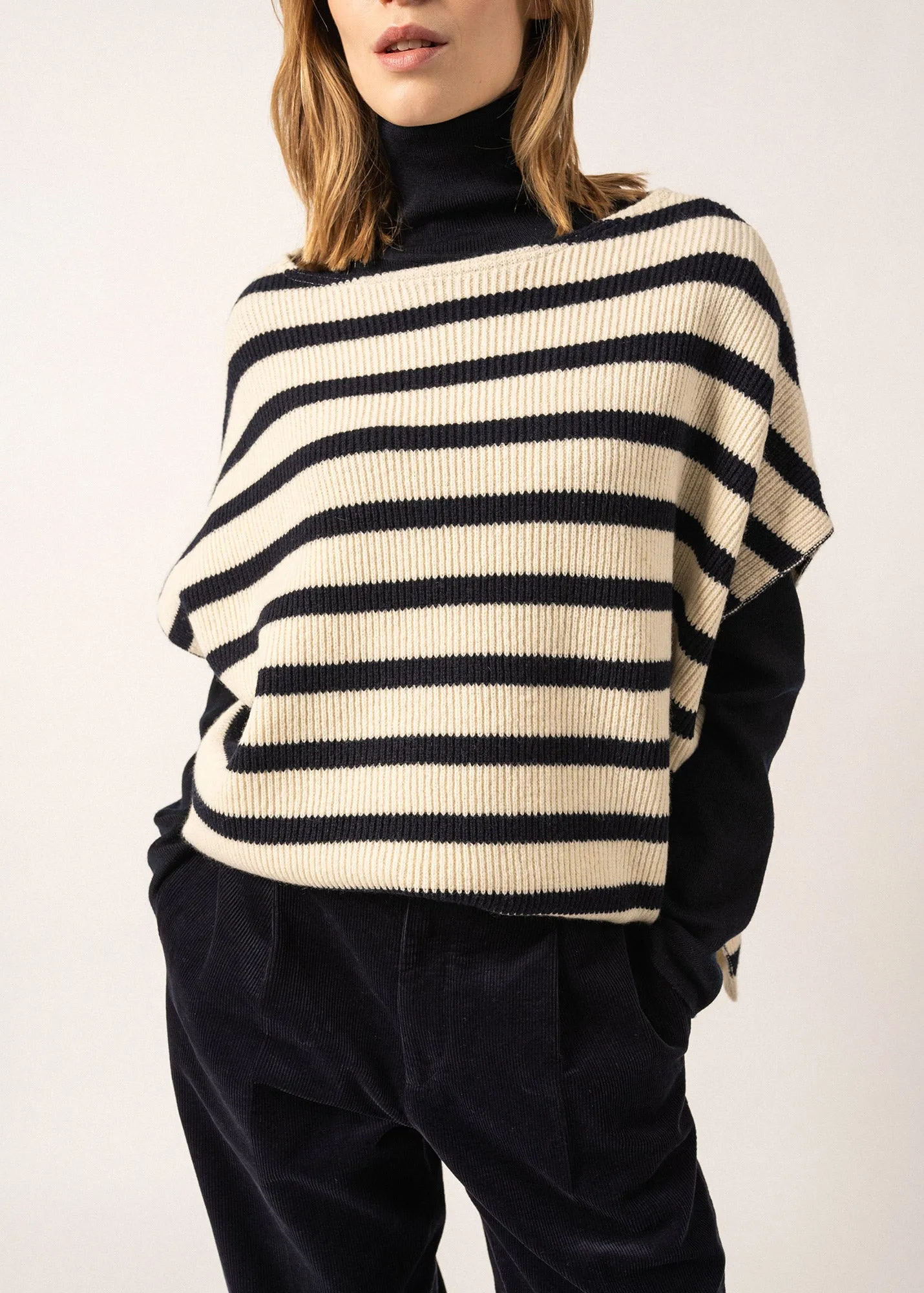 Striped Wool Poncho - in purl knit (ECUME/NAVY)